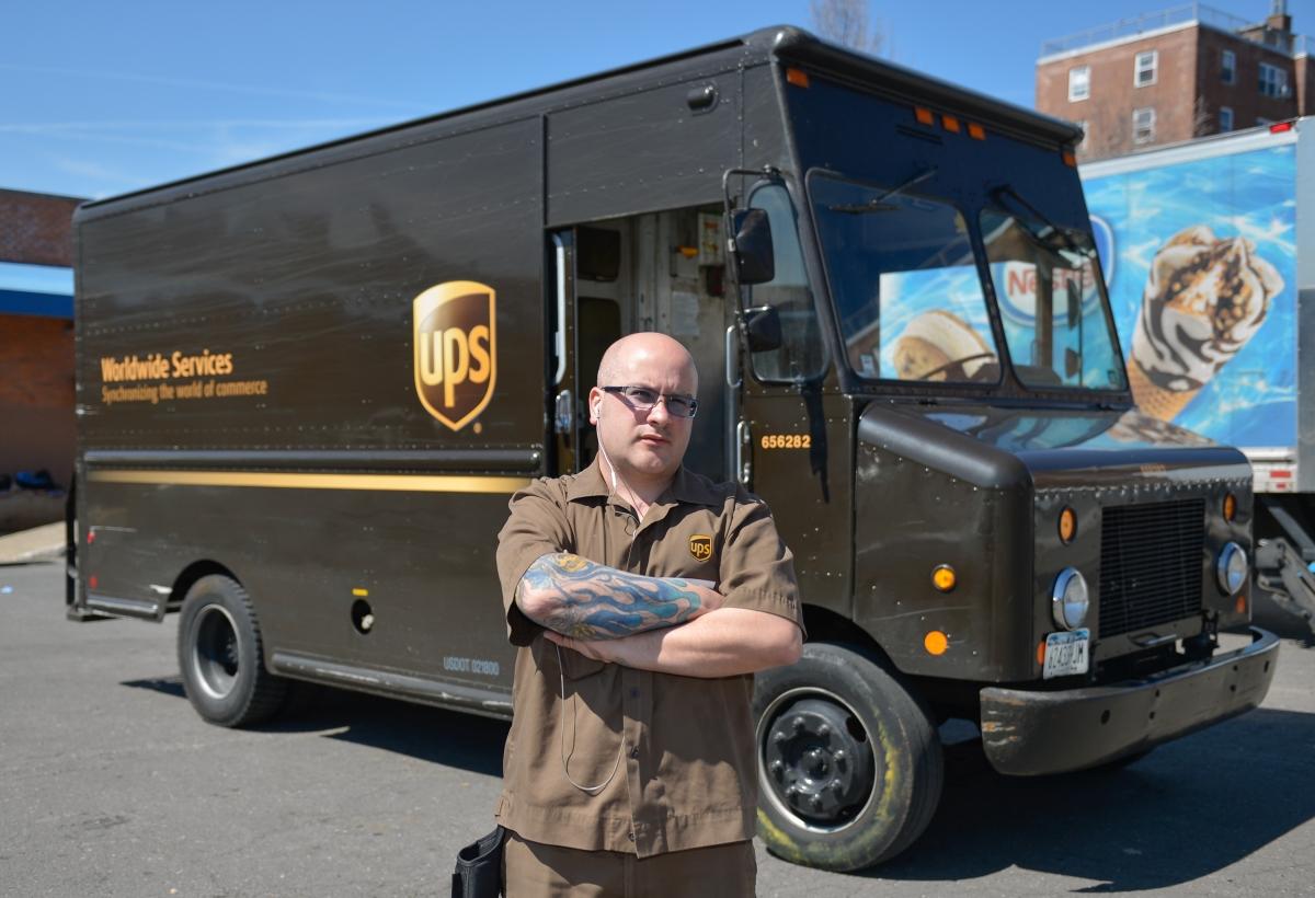 UPS货运在工人批准合同后恢复运营